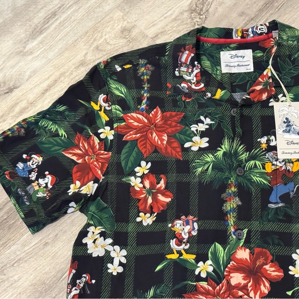 NEW Disney Parks x Tommy Bahama Holiday Christmas Hawaiian Shirt Size M NWT - Picture 7 of 16